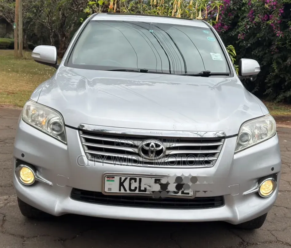 Toyota Vanguard 2011 Silver