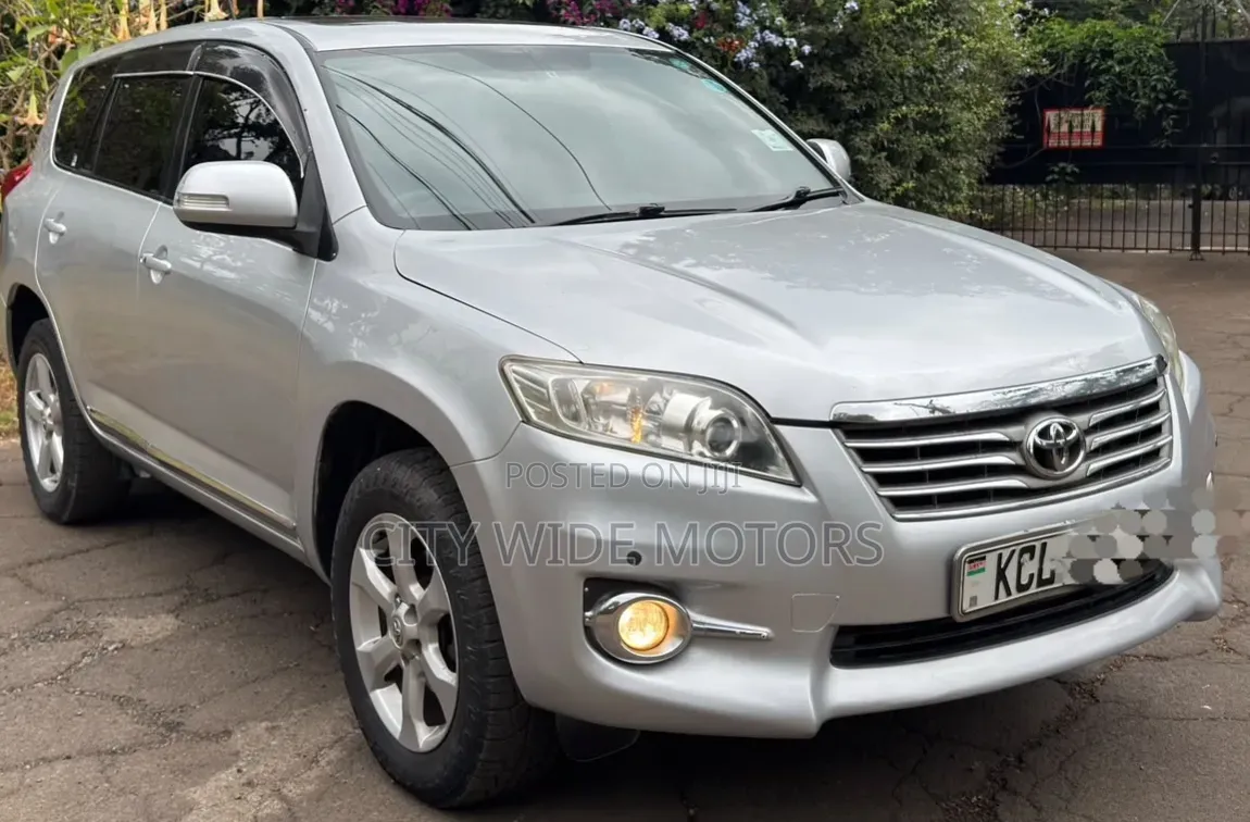 Toyota Vanguard 2011 Silver