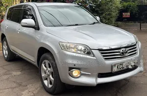 Toyota Vanguard 2011 Silver