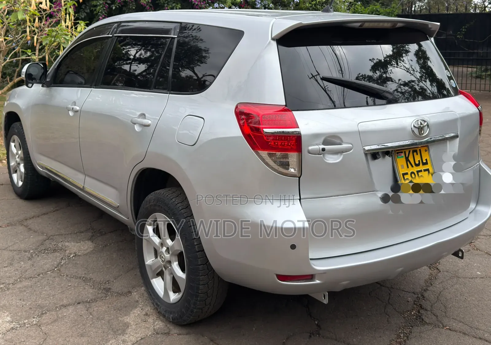 Toyota Vanguard 2011 Silver