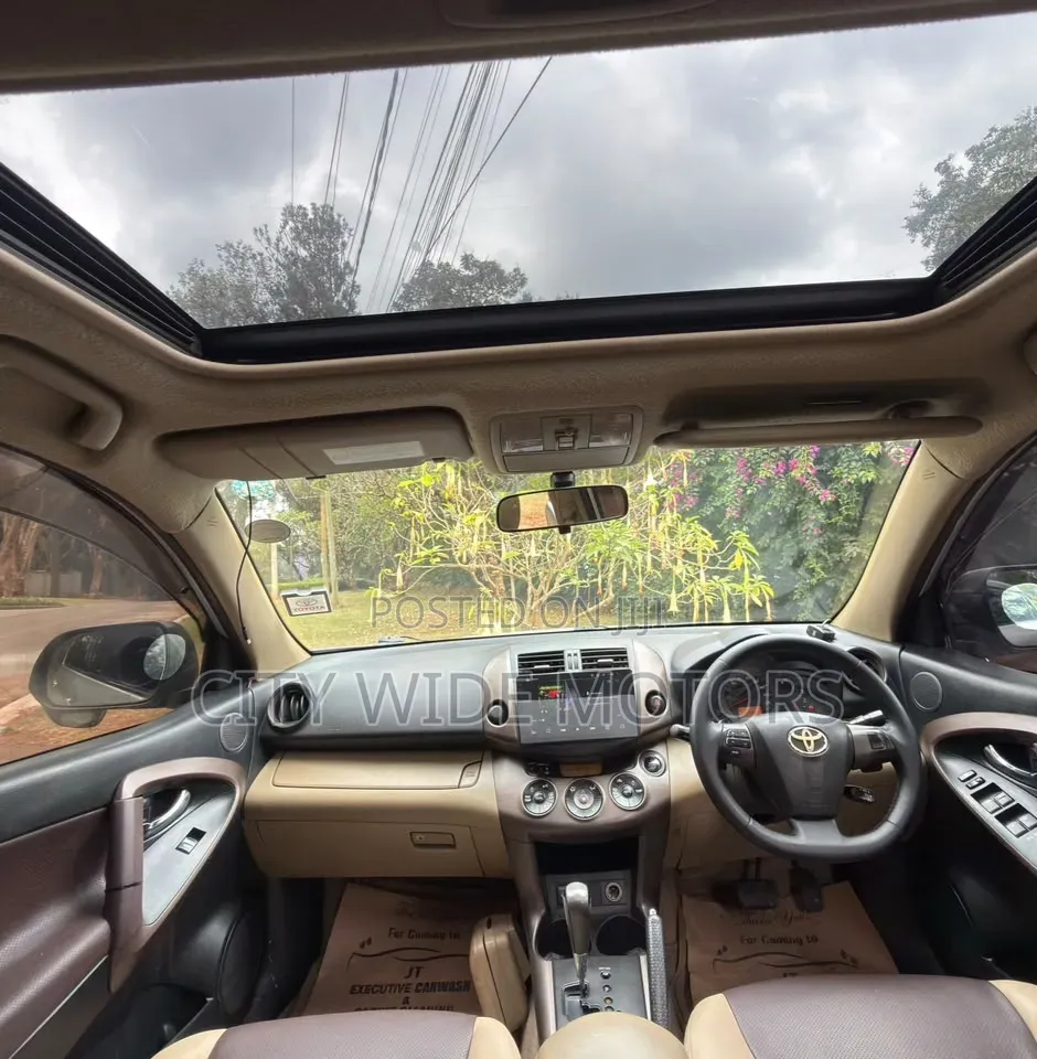 Toyota Vanguard 2011 Silver