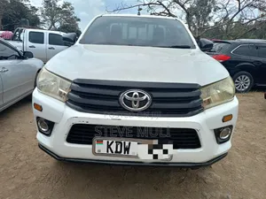 Toyota Hilux 2018 White