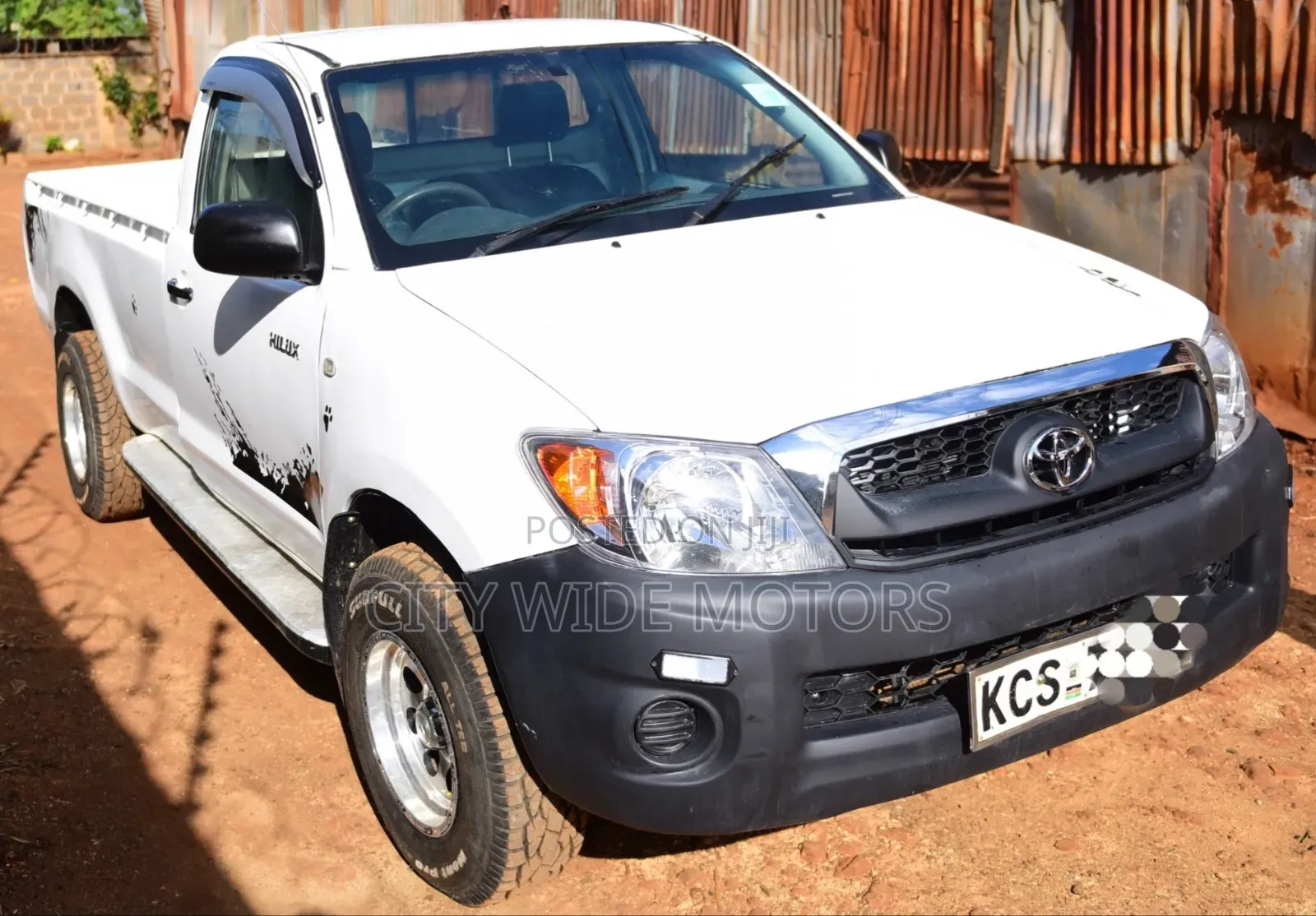 Toyota Hilux 2011 White