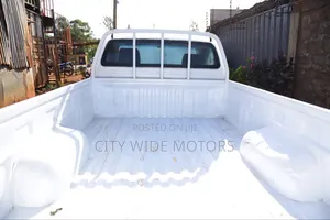 Toyota Hilux 2011 White
