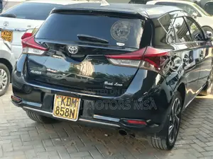 Toyota Auris 2015 Black