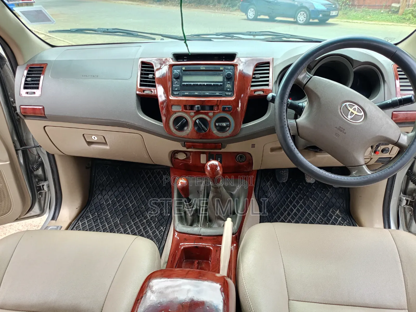 Toyota Hilux 2012 Gray