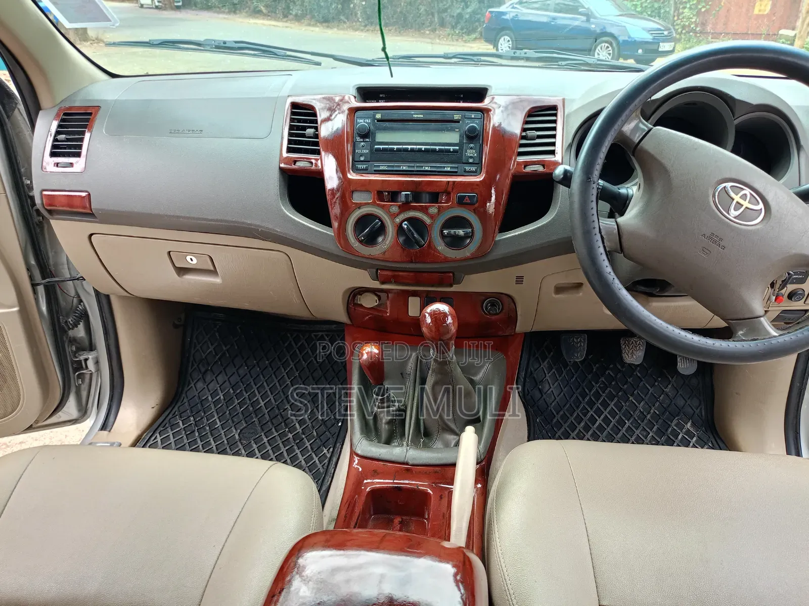 Toyota Hilux 2012 Gray