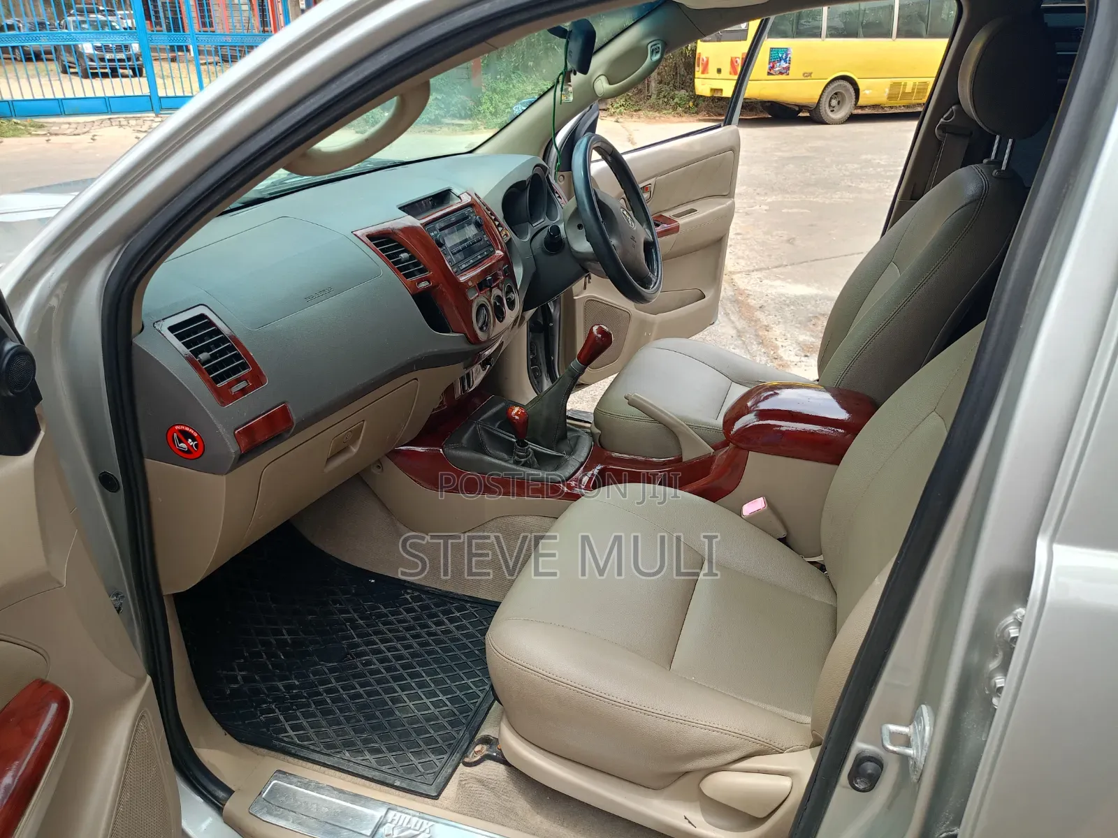 Toyota Hilux 2012 Gray