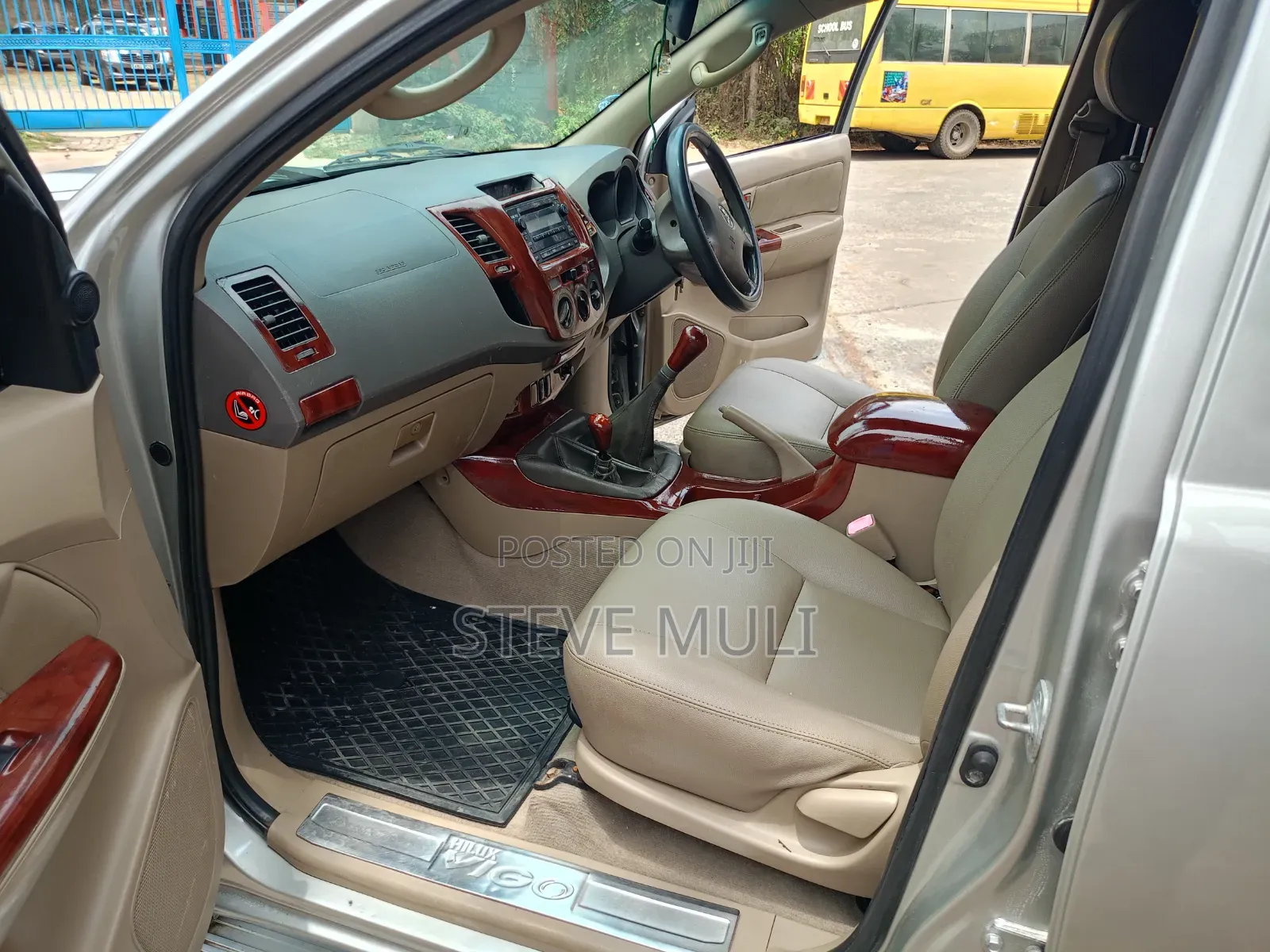 Toyota Hilux 2012 Gray