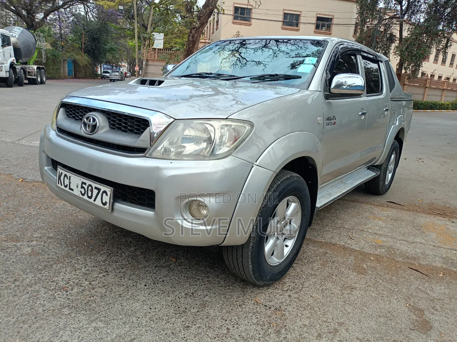 Toyota Hilux 2012 Gray