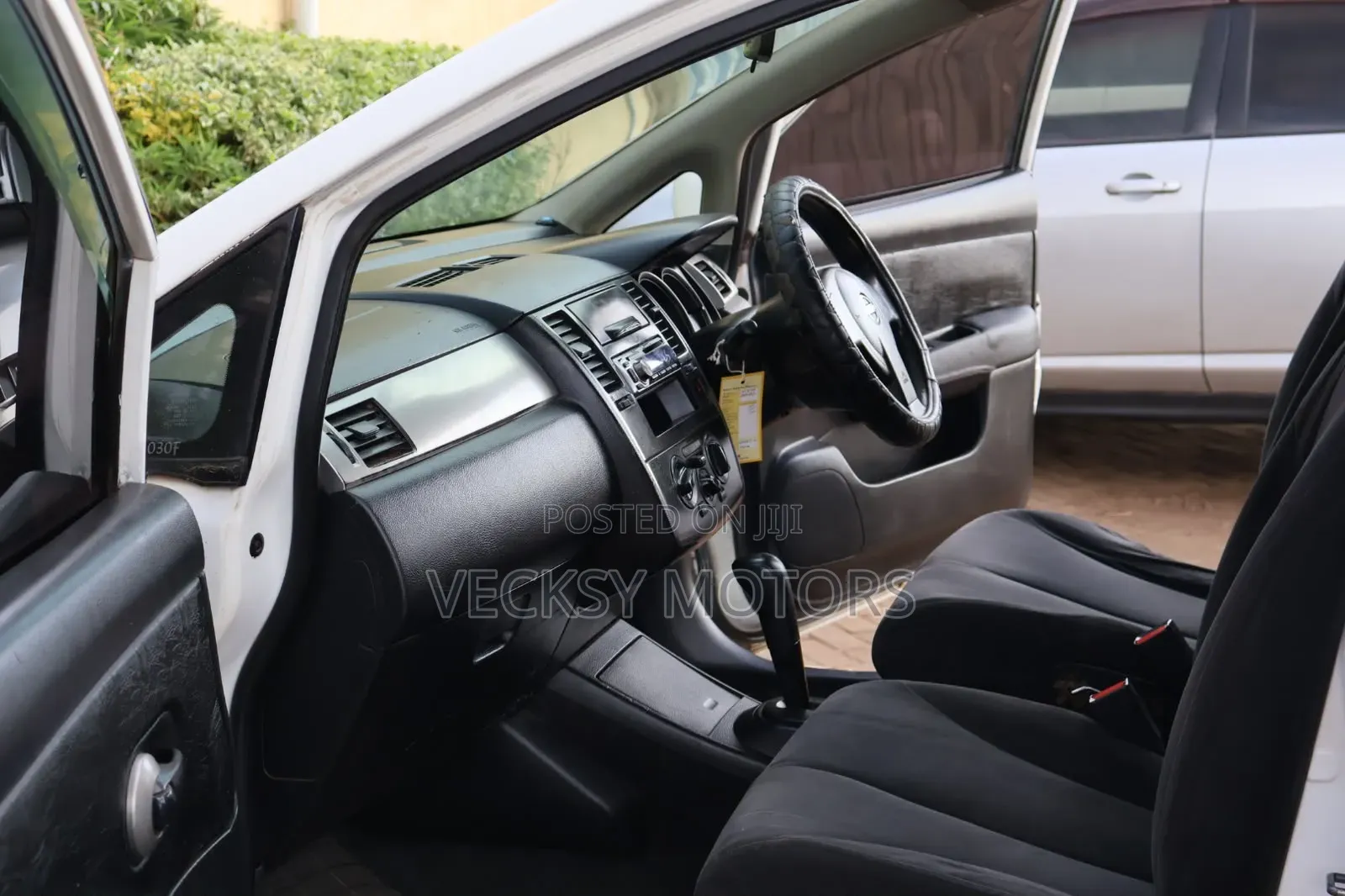 Nissan Tiida 2011 White