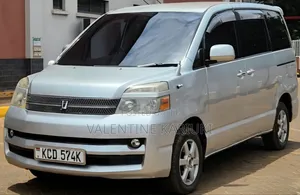 Toyota Voxy 2006 Silver