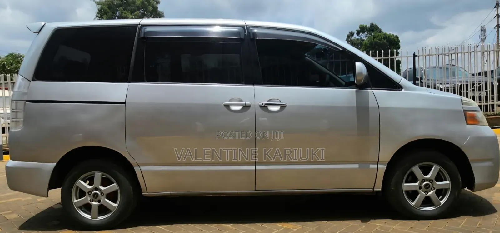 Toyota Voxy 2006 Silver