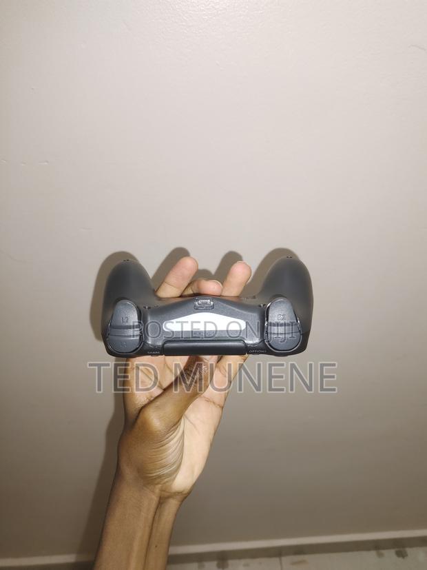 DualShock 4 PS4 Wireless Controller - thumbnail 2