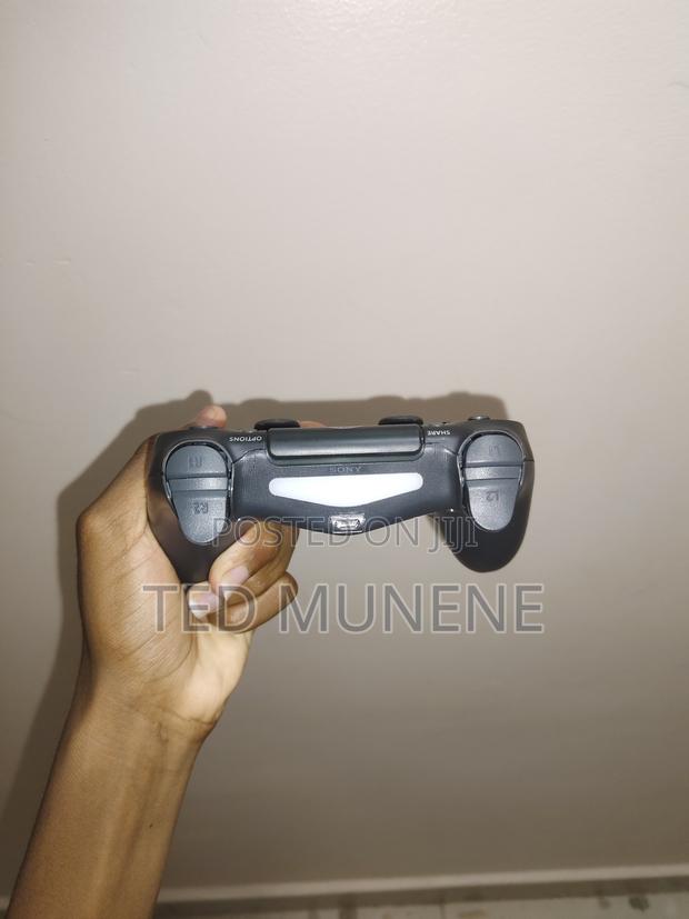 DualShock 4 PS4 Wireless Controller - thumbnail 3