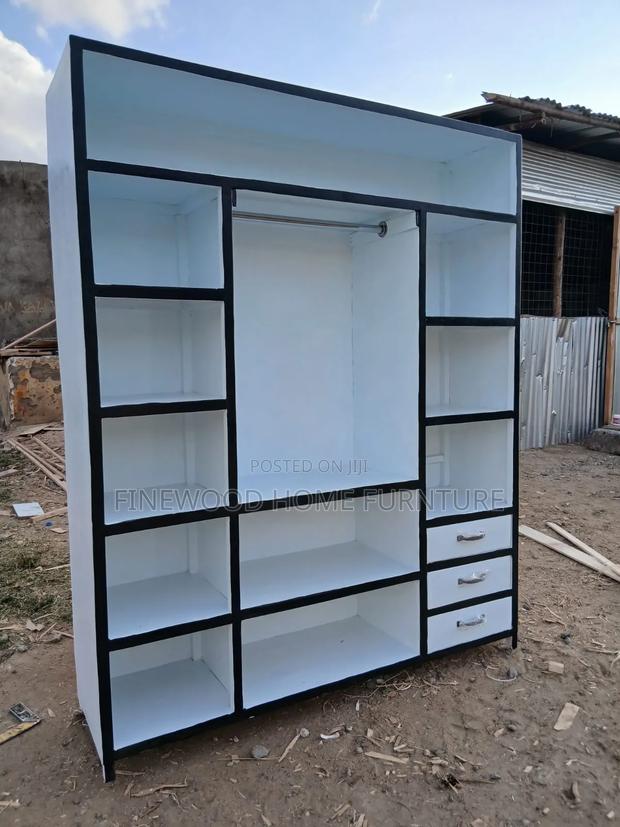 Modern Wardrobe With Big Compartments - main view