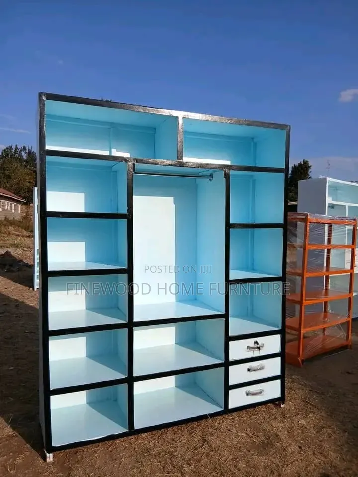 Modern Wardrobe With Big Compartments