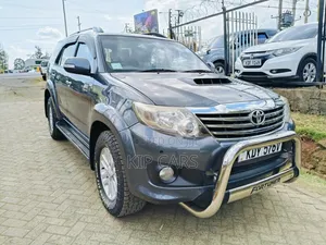 Toyota Fortuner 3.0 D RWD 2014 Gray
