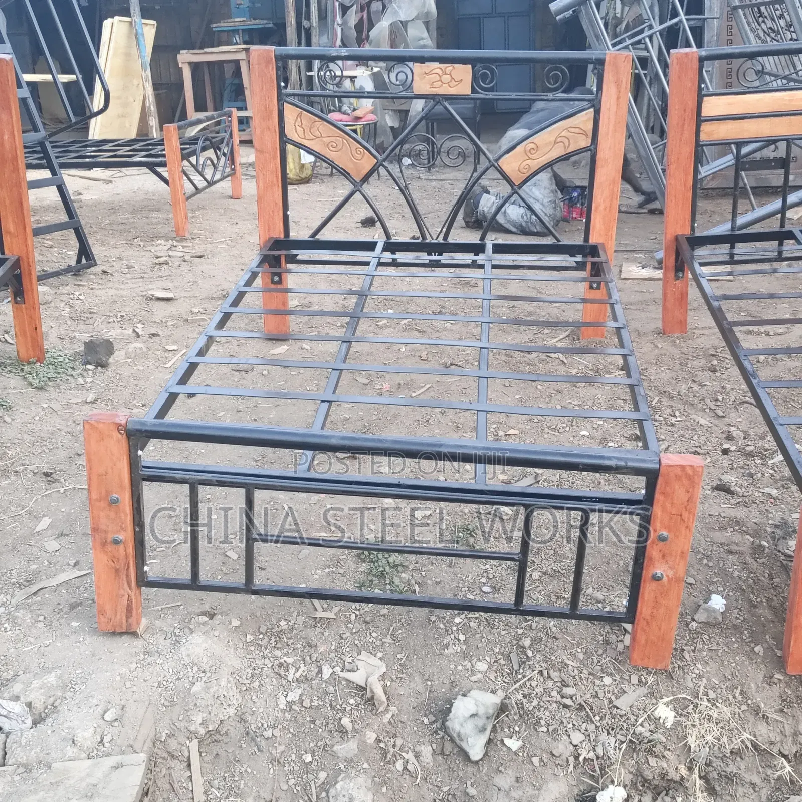Heavy Duty 4*6 Metalic Bed