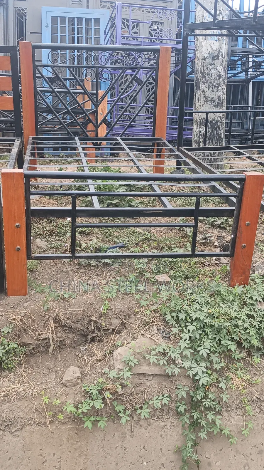Heavy Duty 4*6 Metalic Bed