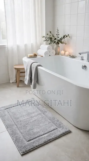 Luxury Plush Stripped Bathmat *Size 20*32