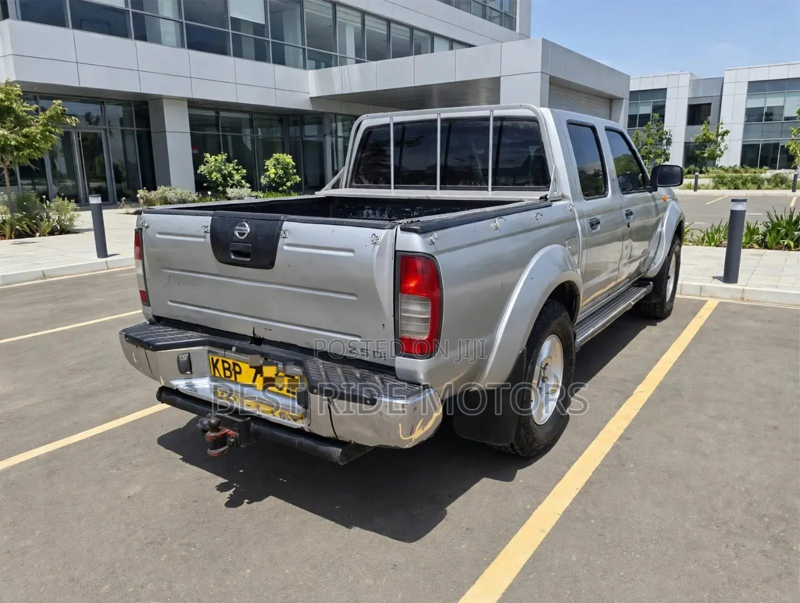 Nissan Hardbody 2009 Silver