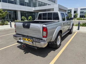 Nissan Hardbody 2009 Silver