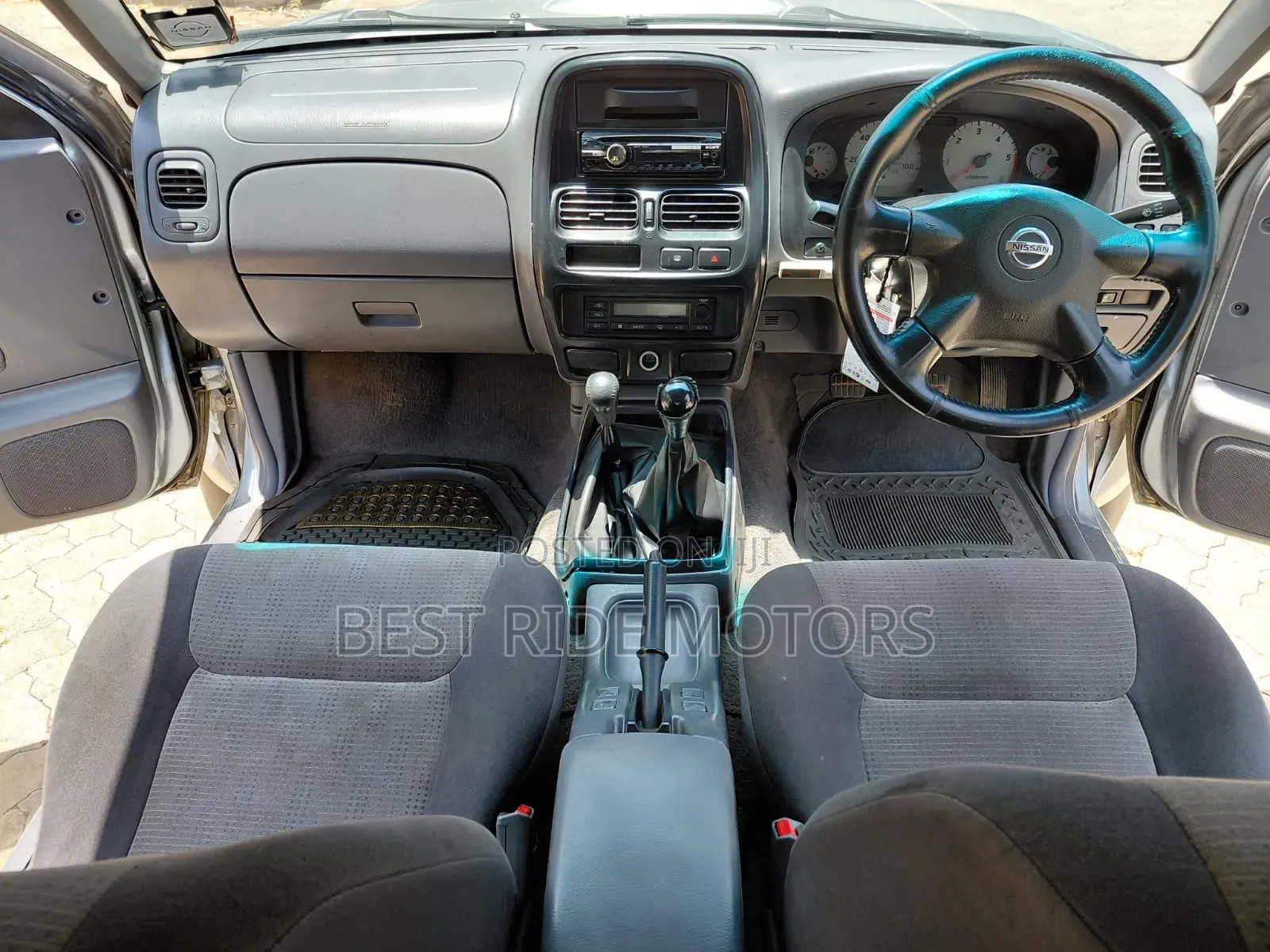 Nissan Hardbody 2009 Silver