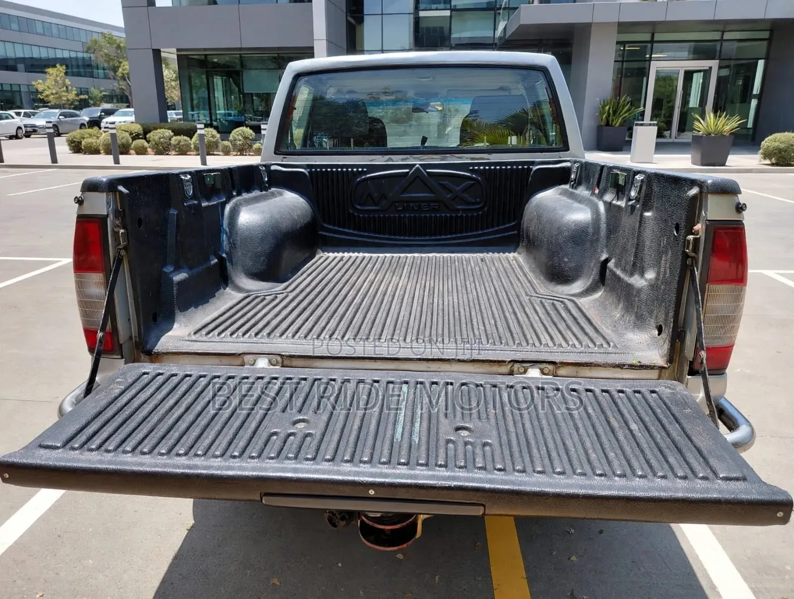 Nissan Hardbody 2009 Silver