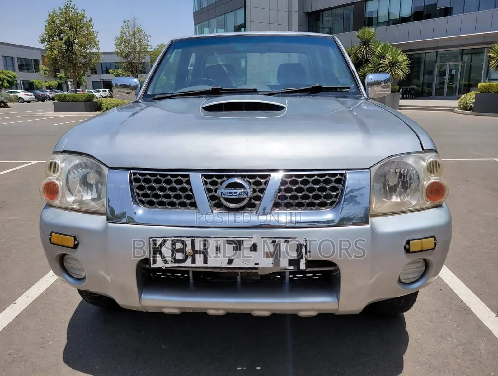Nissan Hardbody 2009 Silver