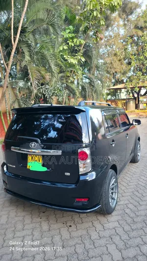 Toyota Corolla Rumion Hatchback 1.5 FWD 2012 Black