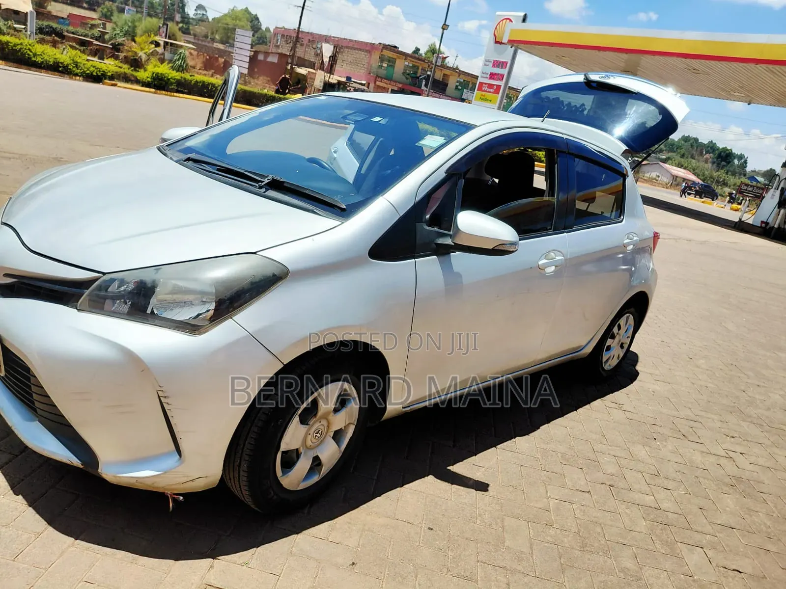 Toyota Vitz 1.3 AWD 3dr 2015 Silver