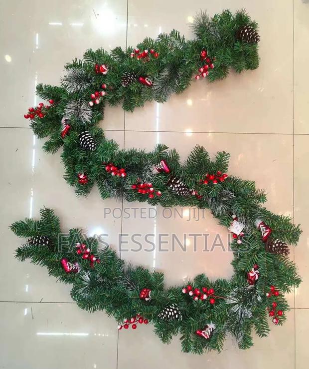 Pre Decorated Christmas Garland - thumbnail 2
