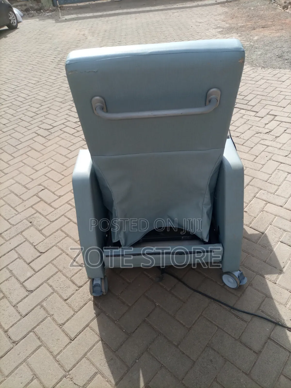 Electric Dialysis Recliner