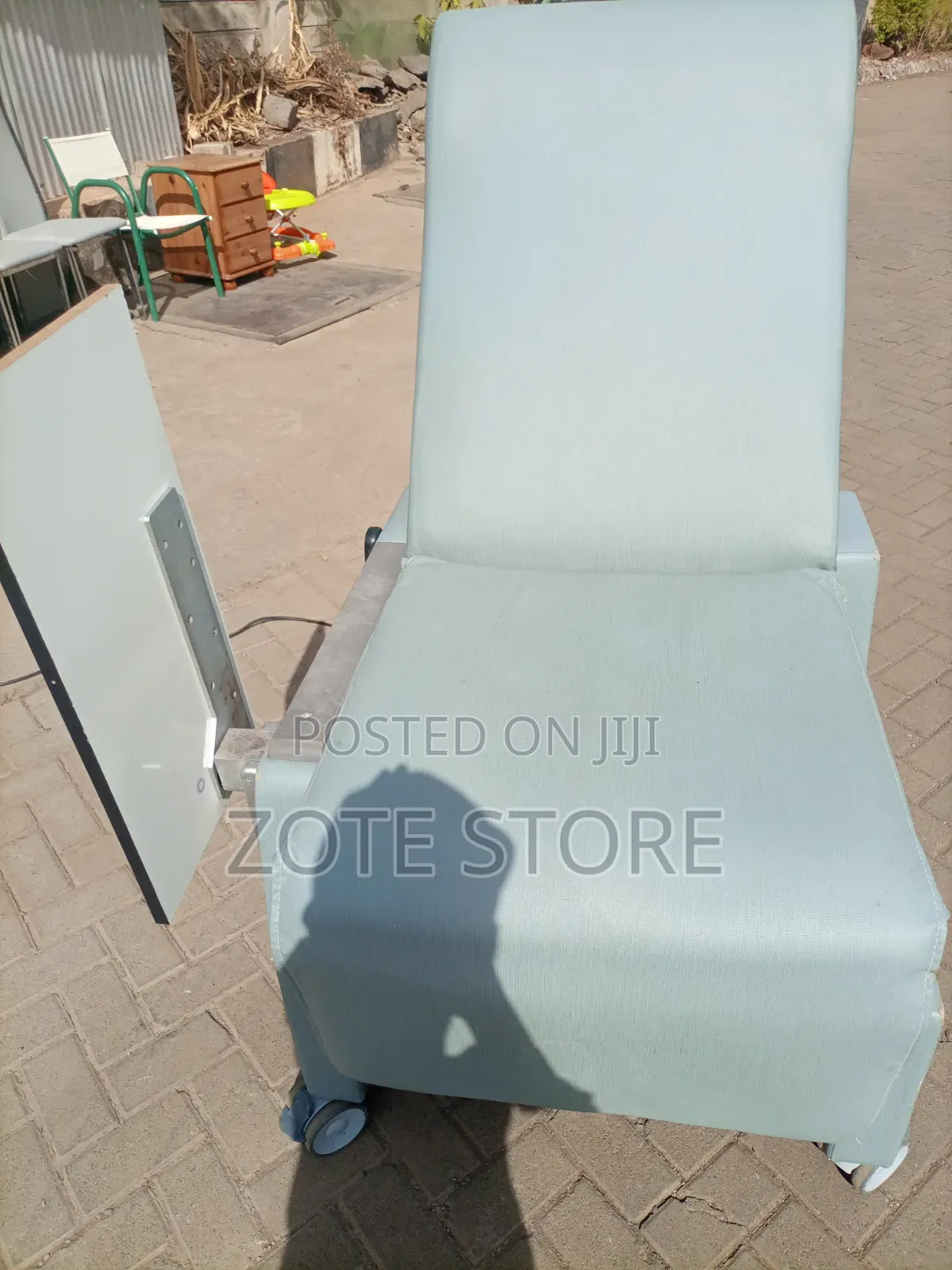 Electric Dialysis Recliner