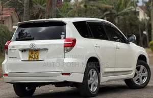 Toyota Vanguard 2012 White