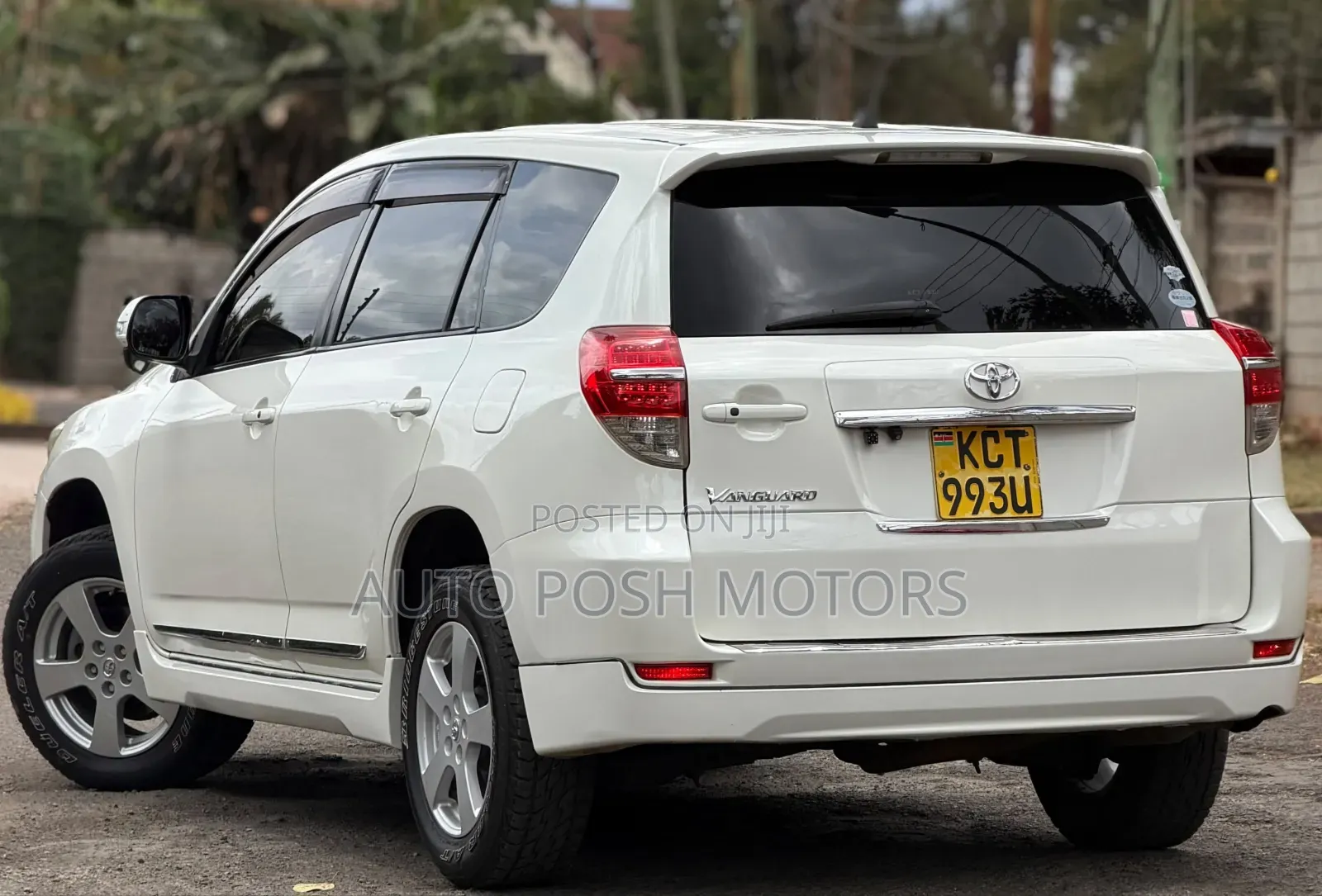 Toyota Vanguard 2012 White