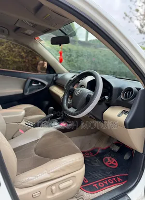 Toyota Vanguard 2012 White