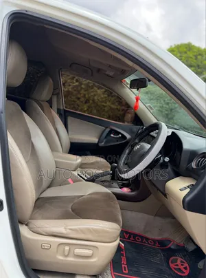 Toyota Vanguard 2012 White