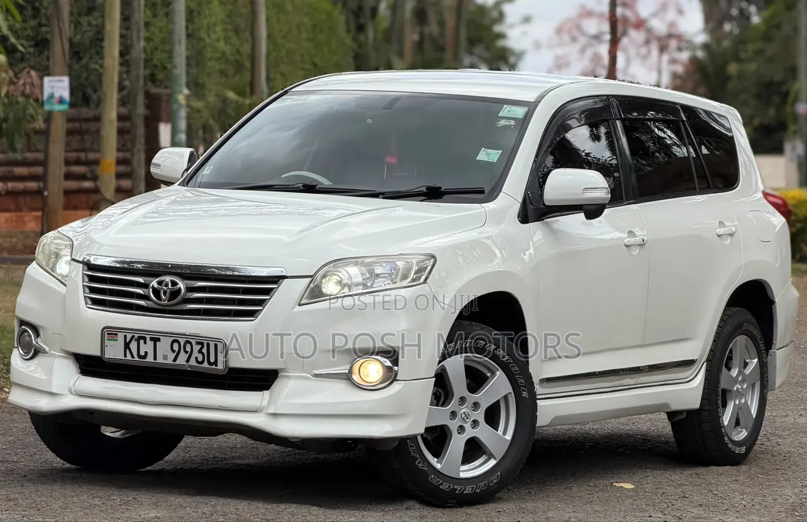 Toyota Vanguard 2012 White