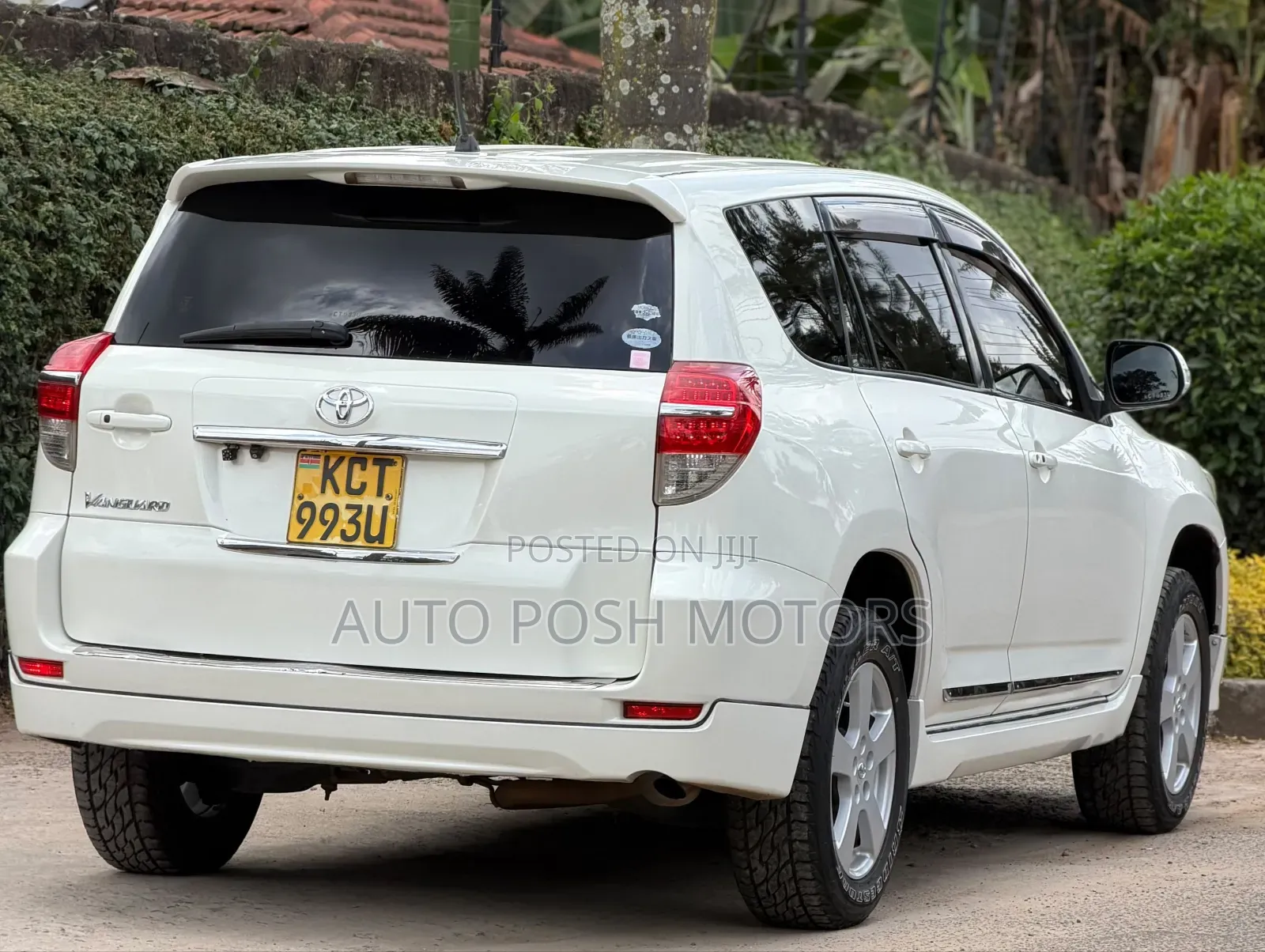 Toyota Vanguard 2012 White