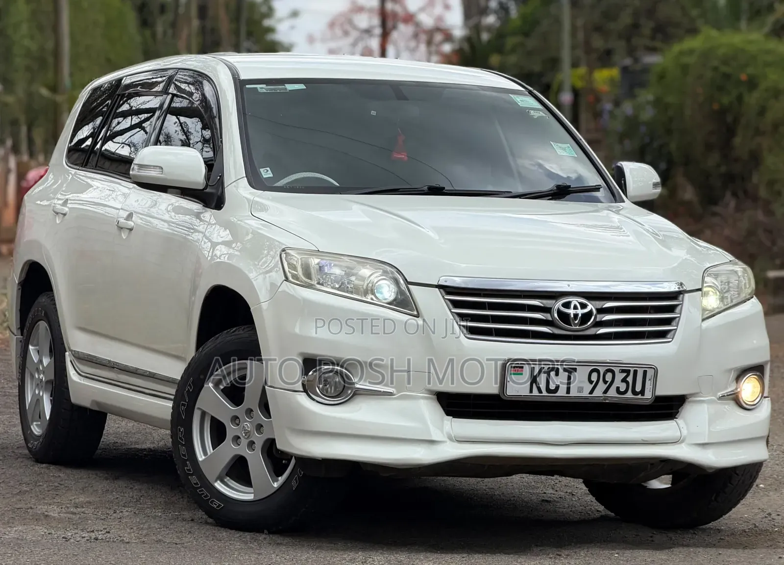 Toyota Vanguard 2012 White