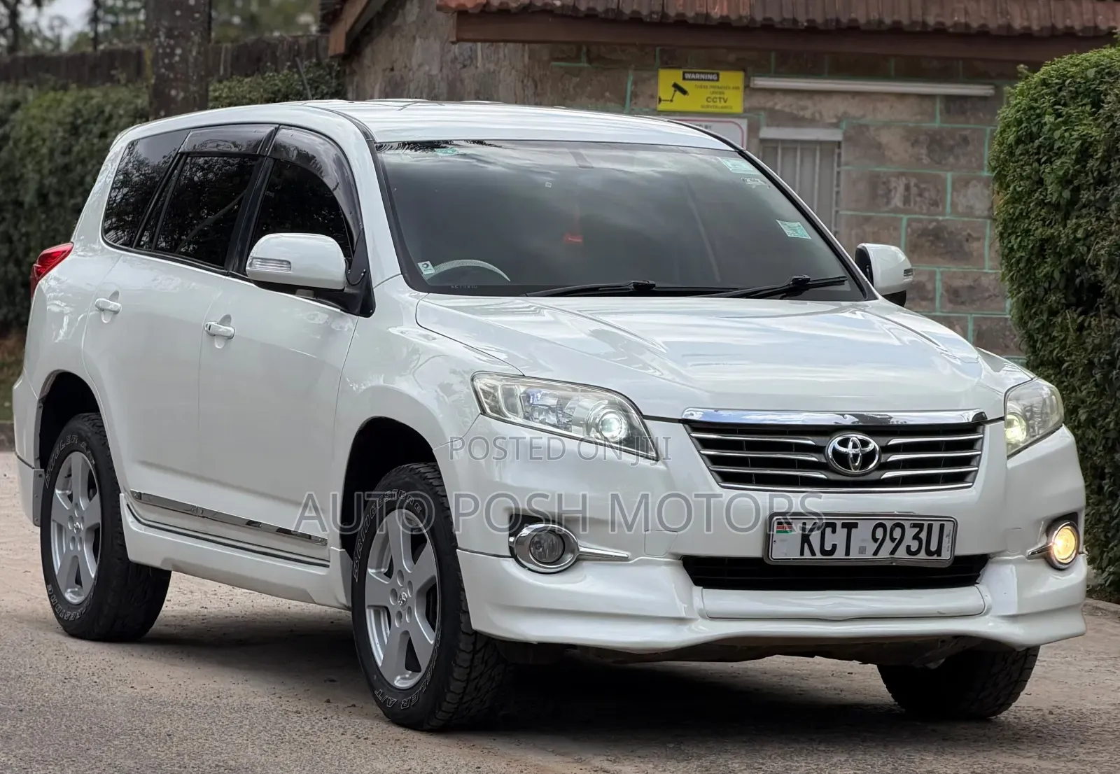 Toyota Vanguard 2012 White