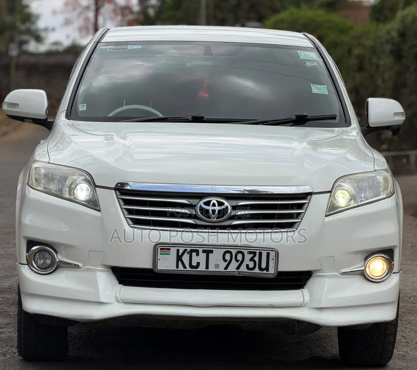 Toyota Vanguard 2012 White