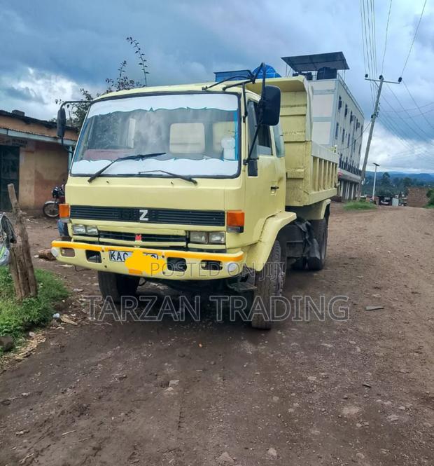 Isuzu FVR 13 Intact Tipper - main view