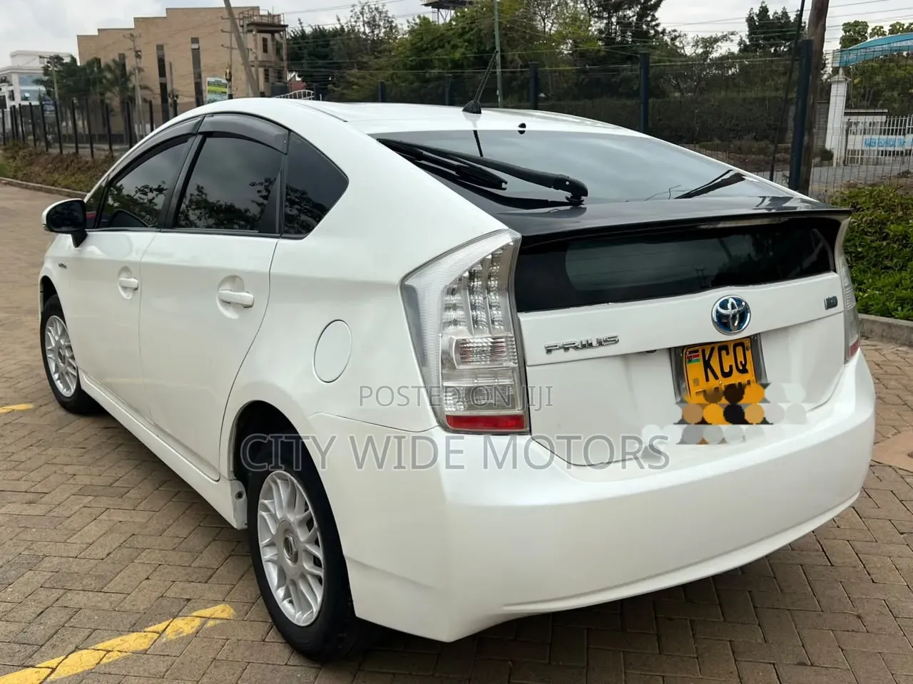 Toyota Prius 2011 White