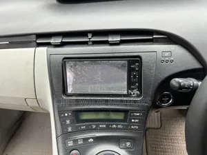 Toyota Prius 2011 White