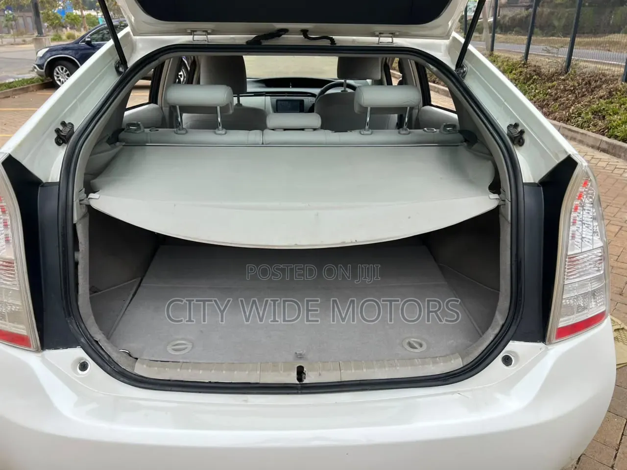 Toyota Prius 2011 White