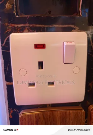 Imara 1-Gang 3-Hole Universal Wall Socket With Switch