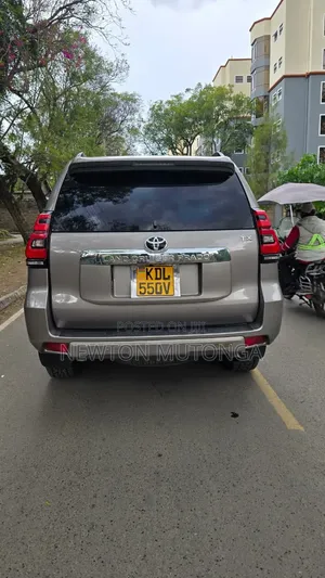 Toyota Land Cruiser Prado 2.8 2017 Gray